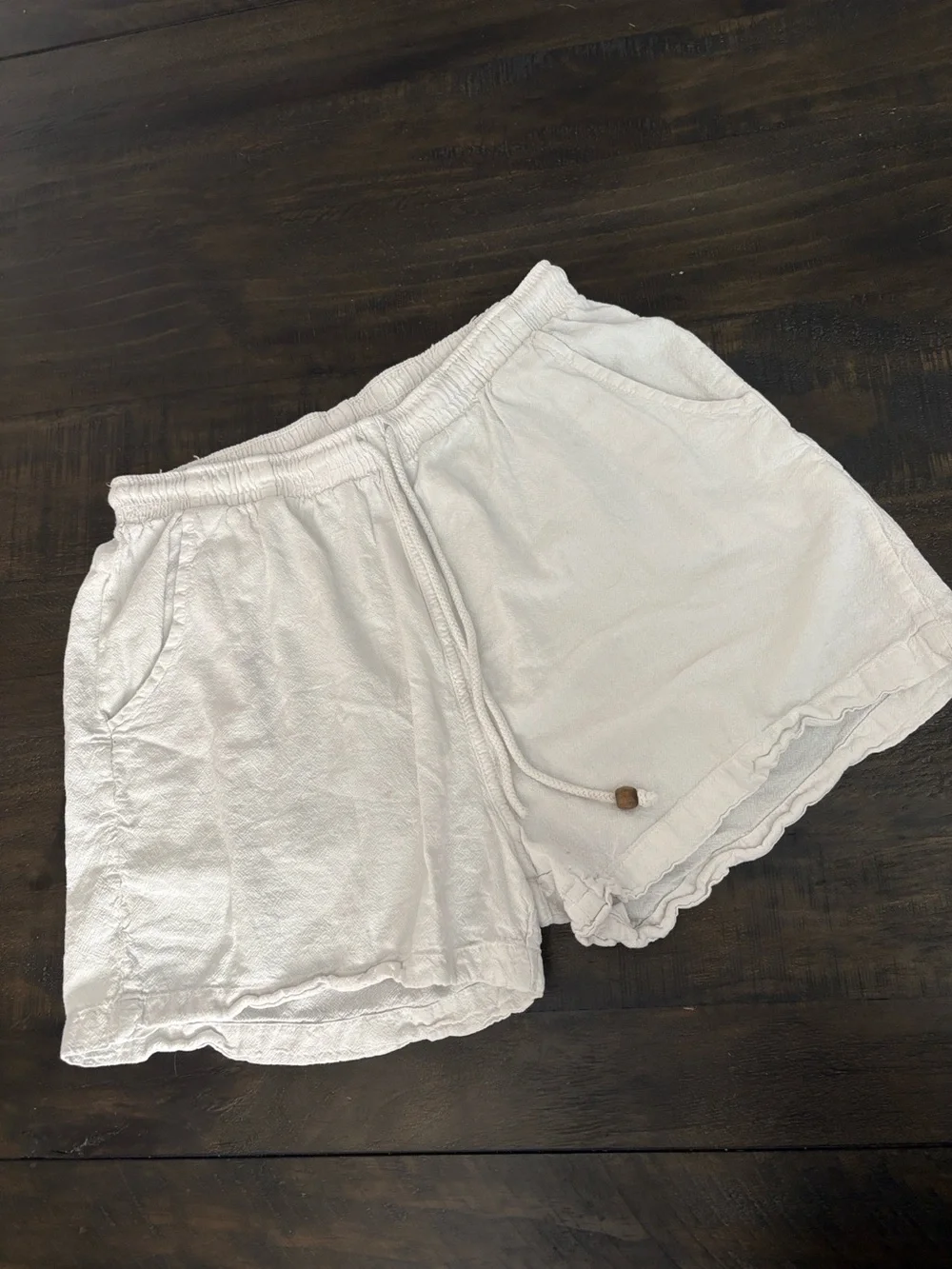 Women’s White Drawstring Scallop Hem Shorts
